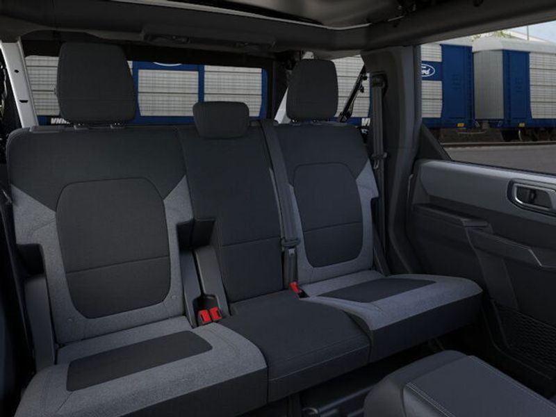 2025 Ford Bronco Base photo 11
