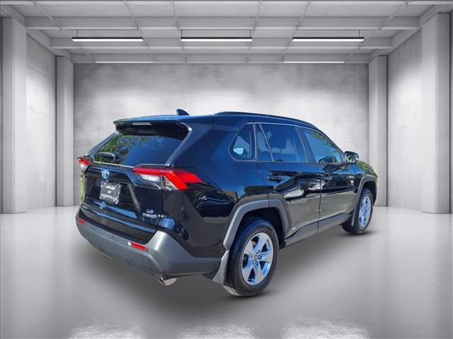 2020 Toyota RAV4 Hybrid LE photo 2