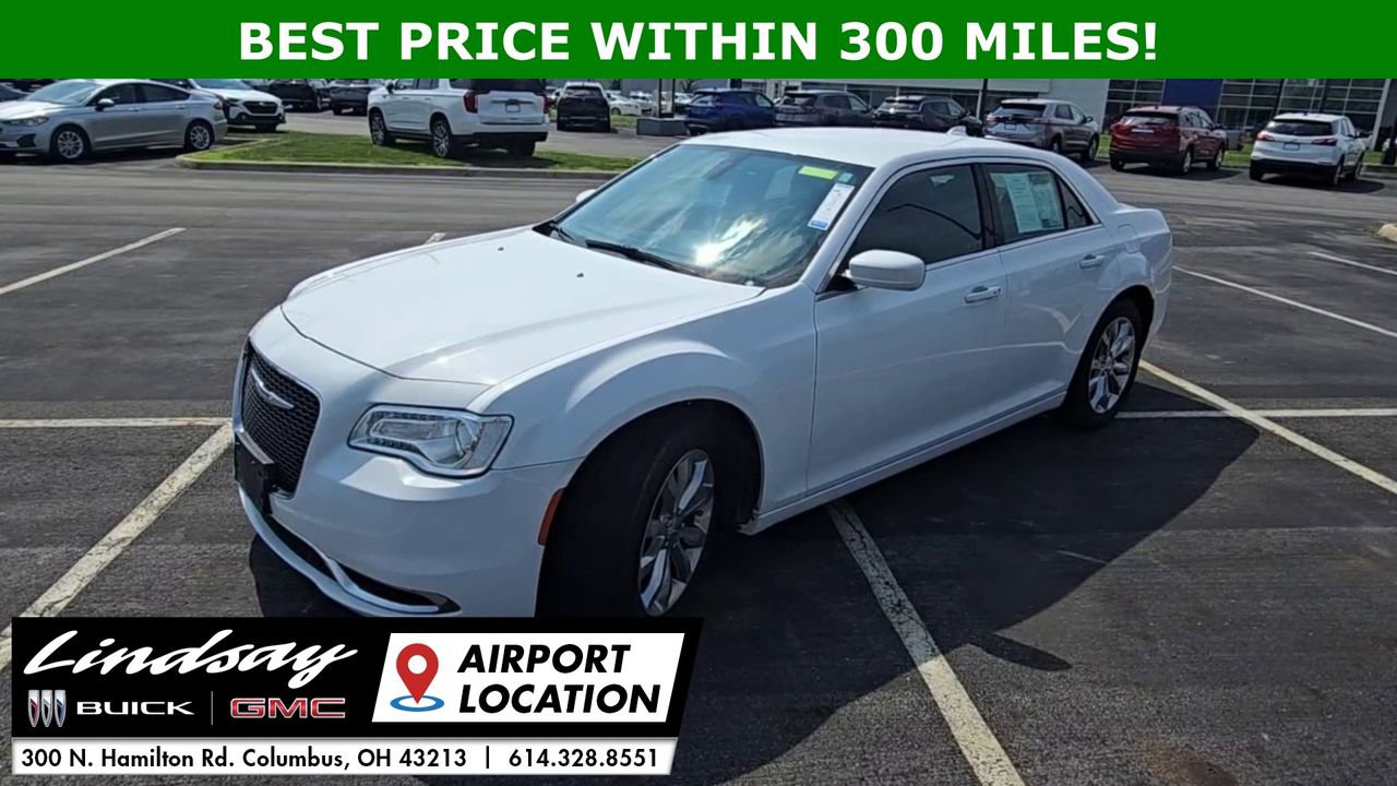 2022 Chrysler 300 Touring photo 3