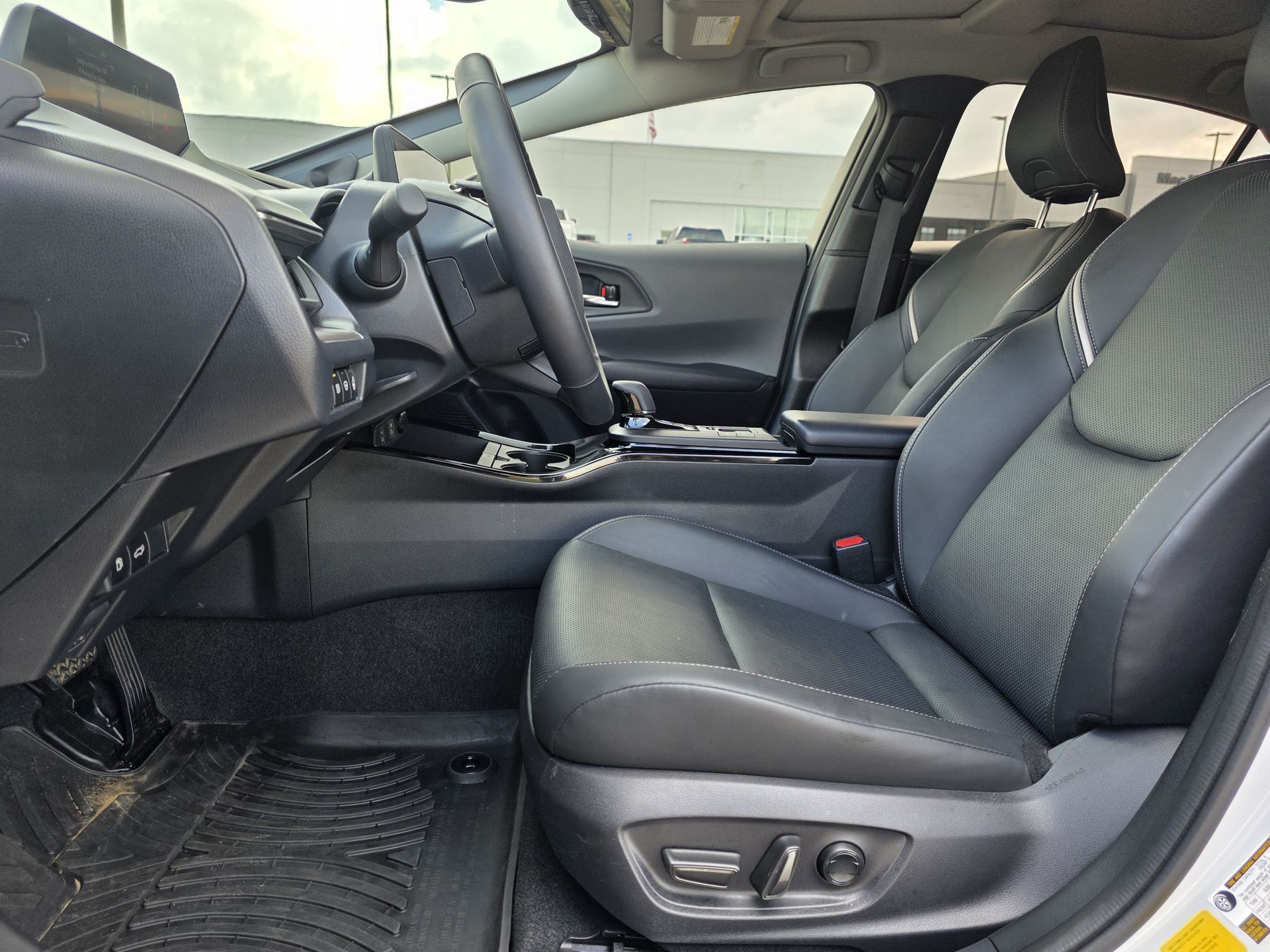 2024 Toyota Prius LE photo 17