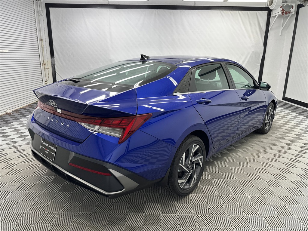 2025 Hyundai Elantra SEL Convenience photo 5