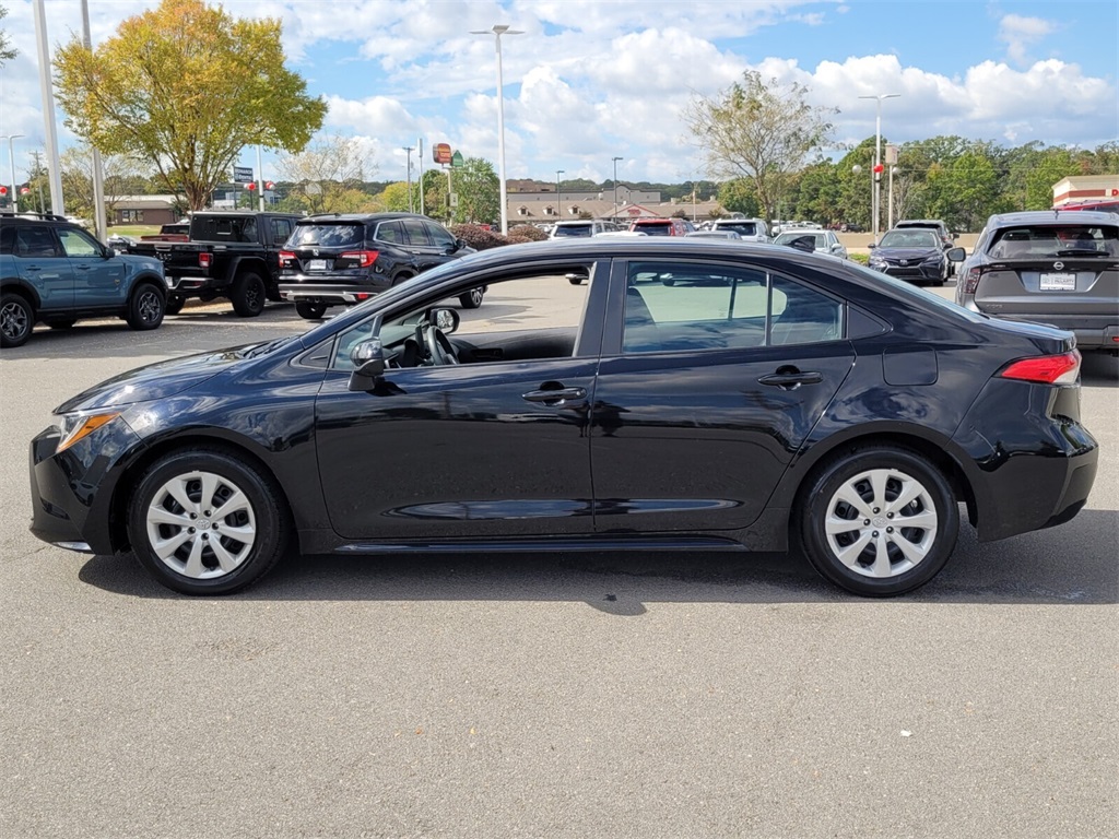 2024 Toyota Corolla LE photo 3