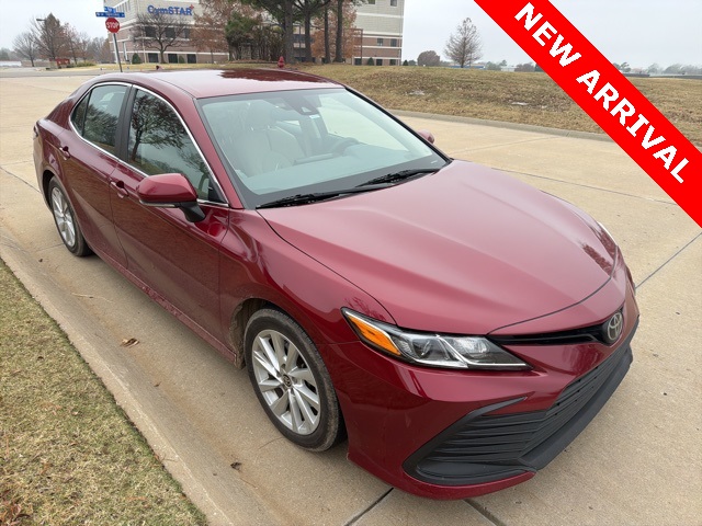 2021 Toyota Camry LE's photo