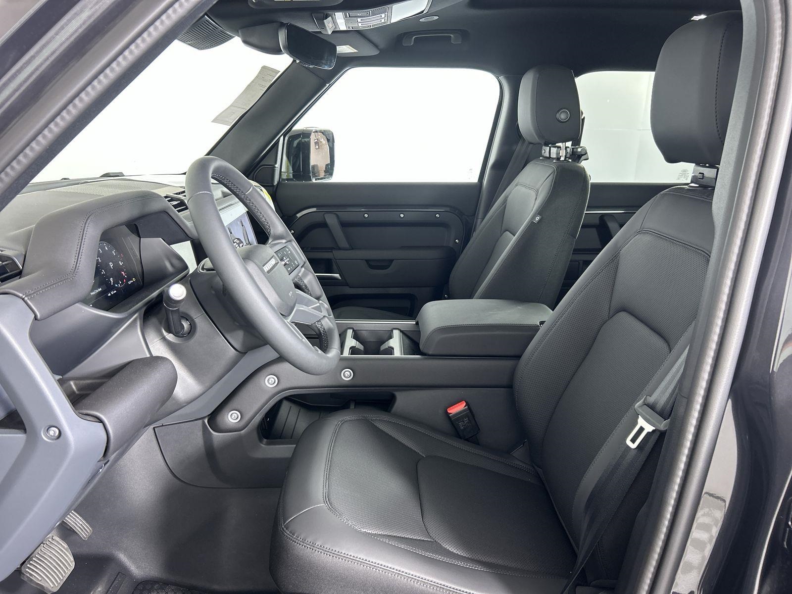 2025 Land Rover Defender 110 S photo 22