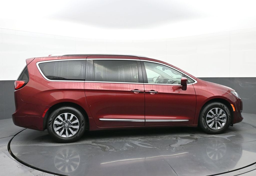 2020 Chrysler Pacifica Touring Plus photo 2