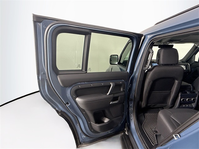 2025 Land Rover Defender 110 S photo 15