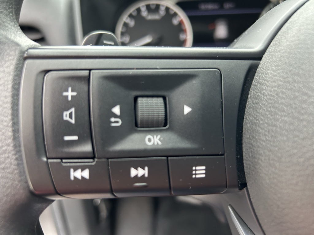 2024 Nissan Rogue SV photo 12