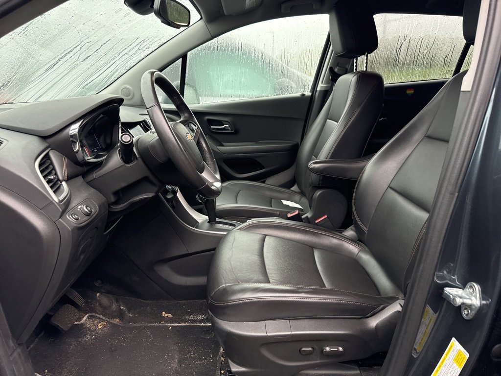 2022 Chevrolet Trax LT photo 3