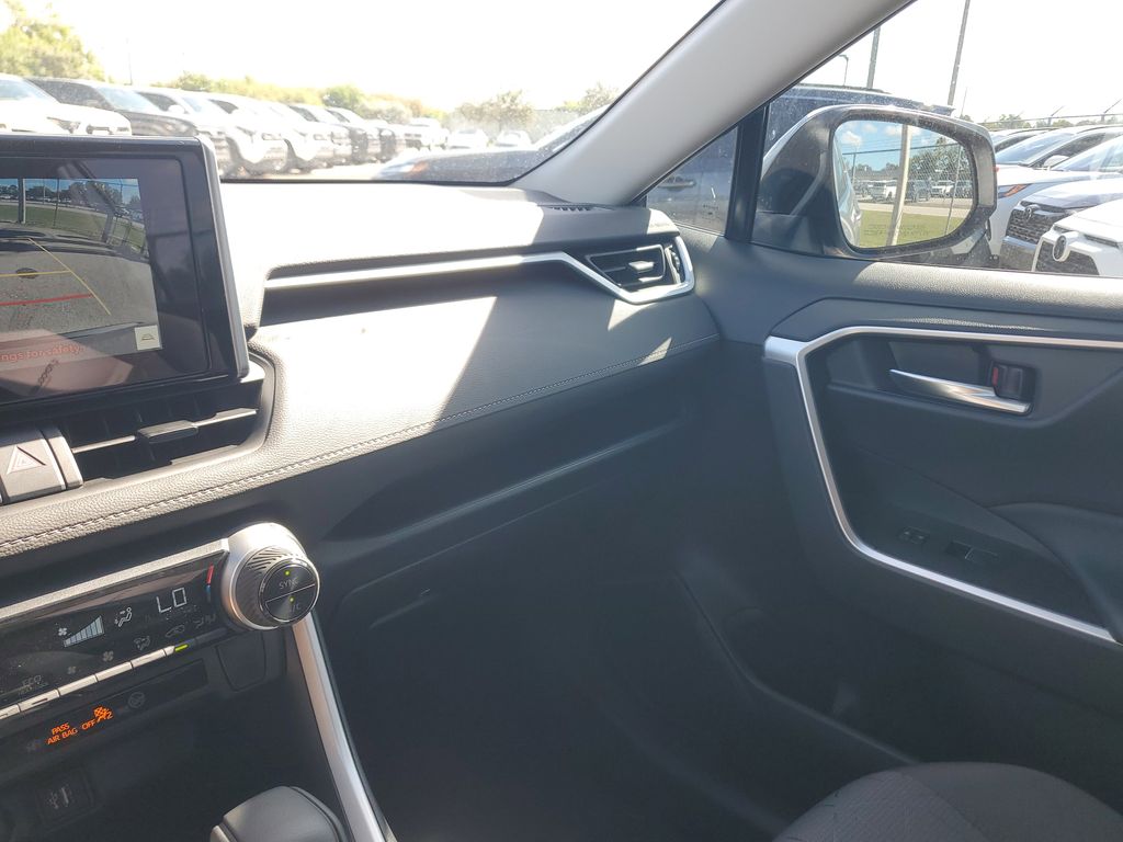 2025 Toyota RAV4 Hybrid XLE photo 24