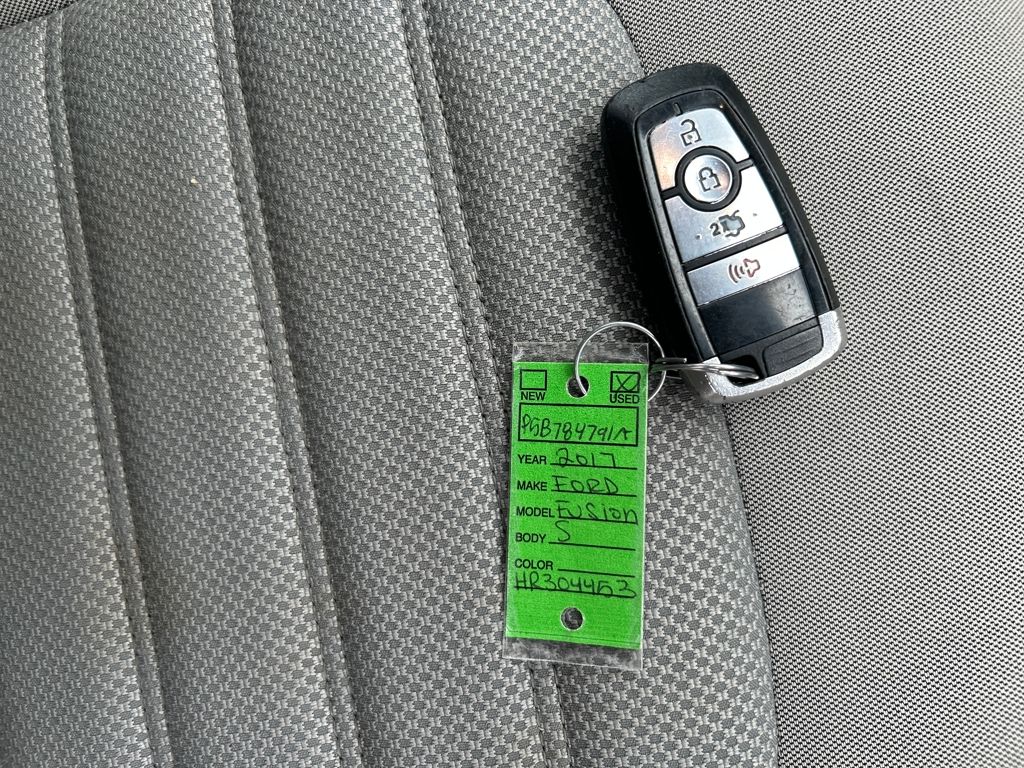 2017 Ford Fusion SE photo 20