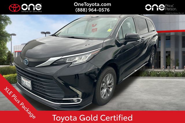 2022 Toyota Sienna XLE's photo
