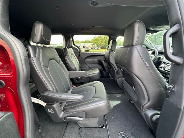 2026 Chrysler Pacifica photo 29