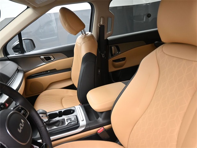 2024 Kia Carnival LX photo 30