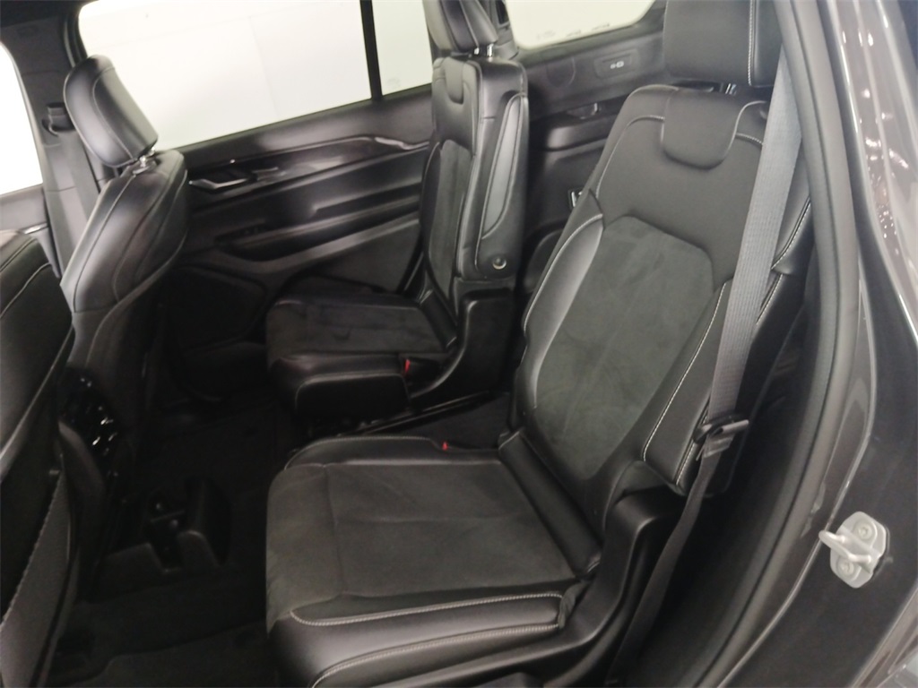 2023 Jeep Grand Cherokee Altitude photo 12