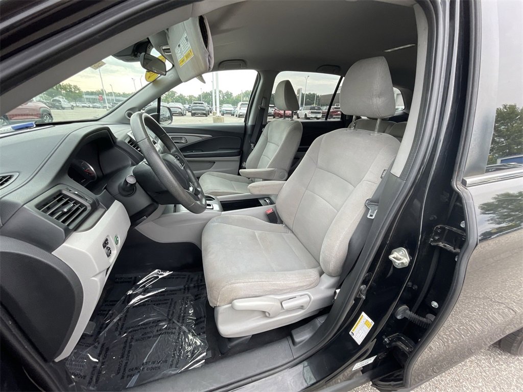 2020 Honda Pilot LX photo 11