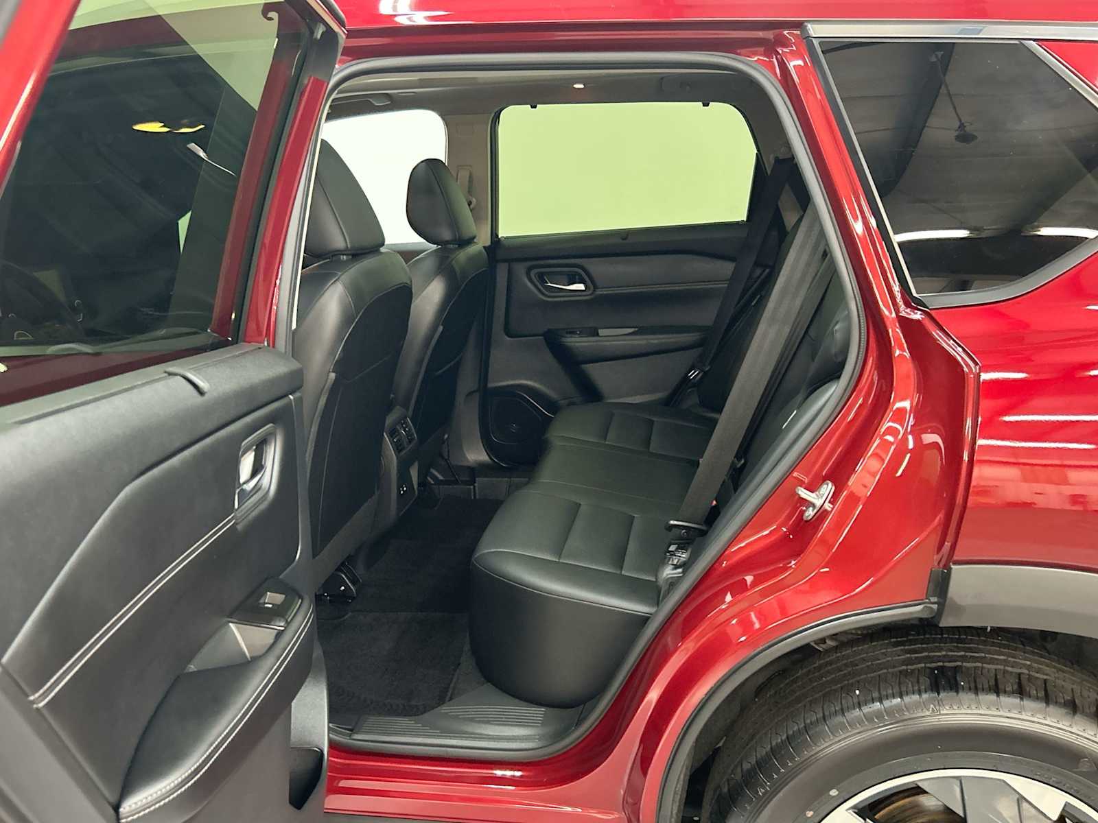 2024 Nissan Rogue SV photo 17