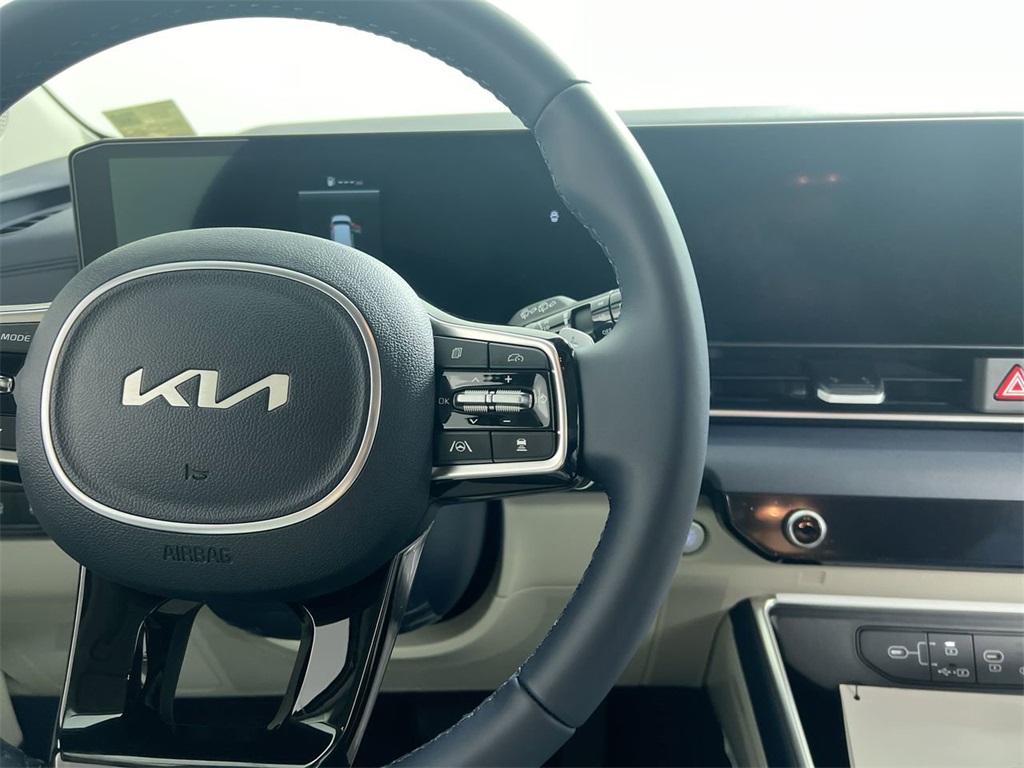 2026 Kia Carnival EX photo 17