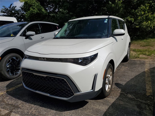 2023 Kia Soul LX photo 2