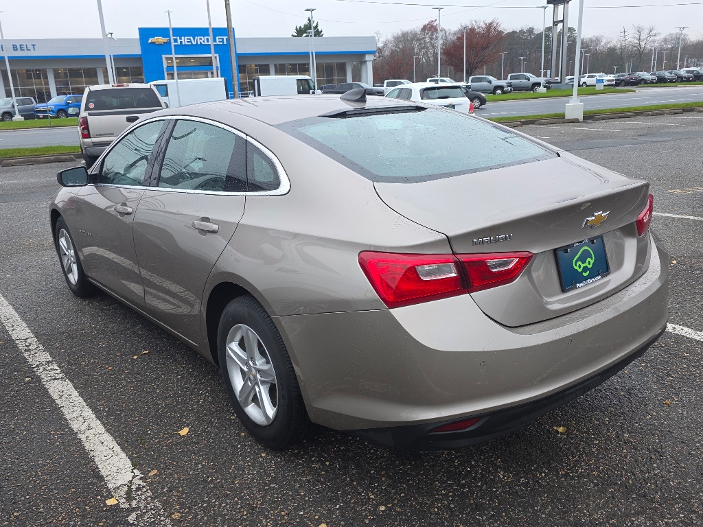 2022 Chevrolet Malibu LS photo 3