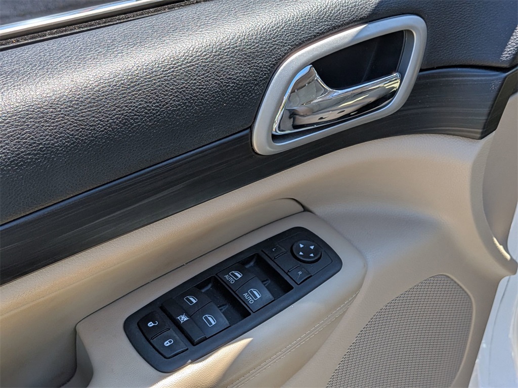 2022 Jeep Cherokee Laredo photo 4