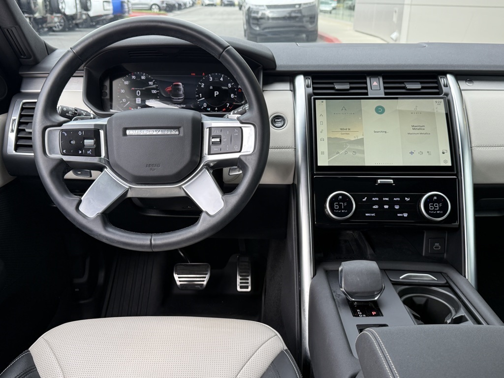2023 Land Rover Discovery S R-Dynamic photo 22