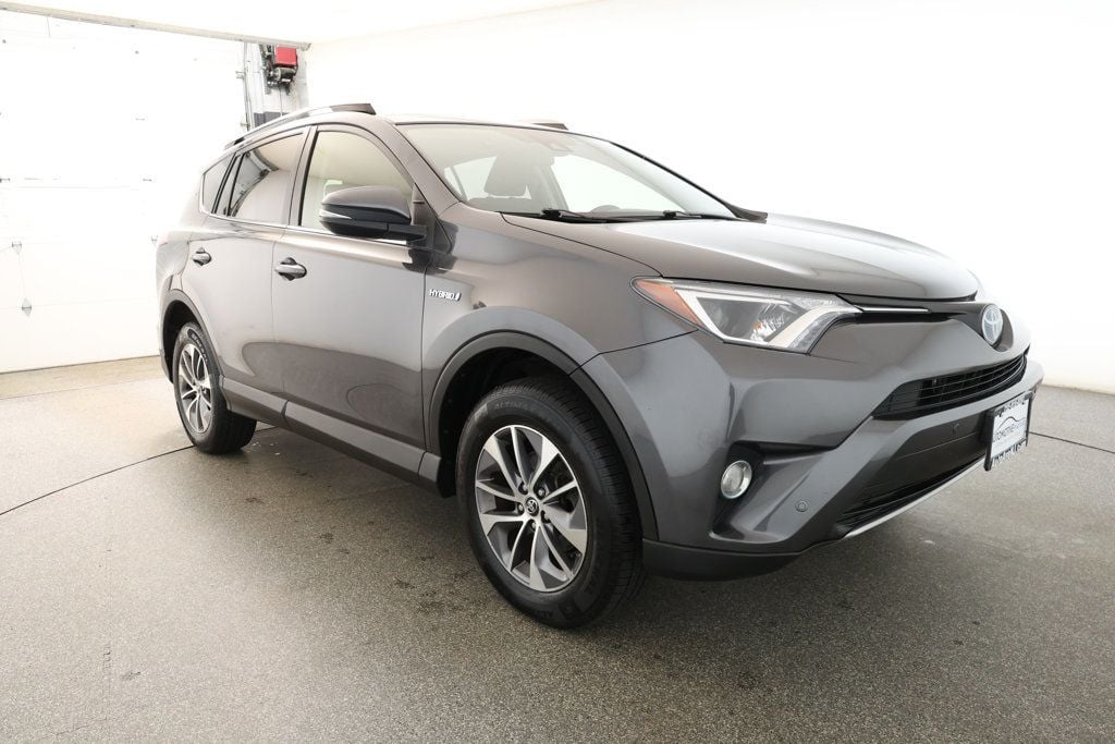 2018 Toyota RAV4 Hybrid XLE photo 2