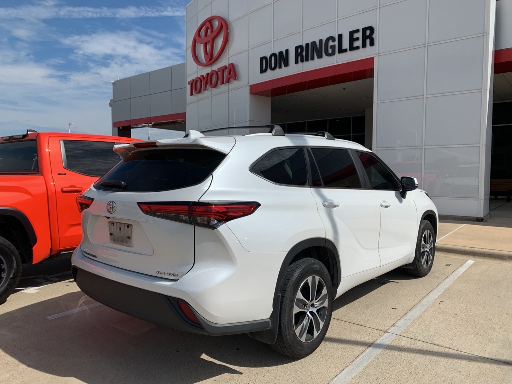 2023 Toyota Highlander XLE photo 3