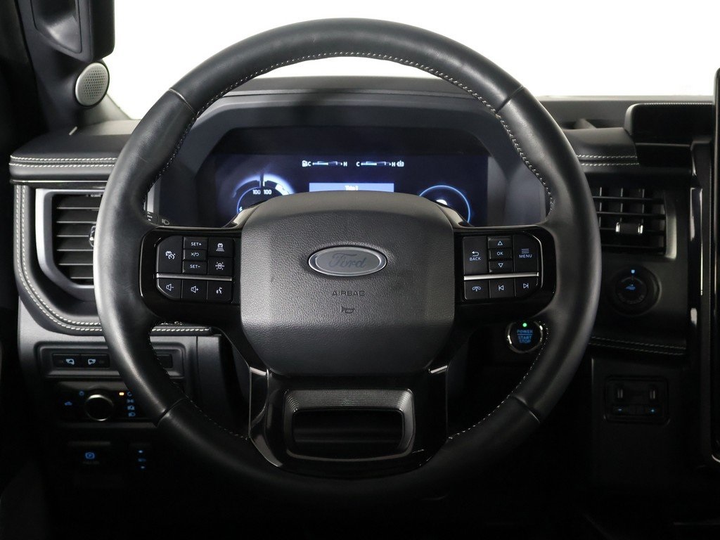 2023 Ford F-150 Lightning Platinum photo 28
