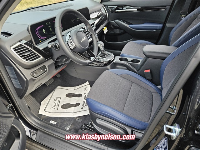 2025 Kia Seltos S photo 2