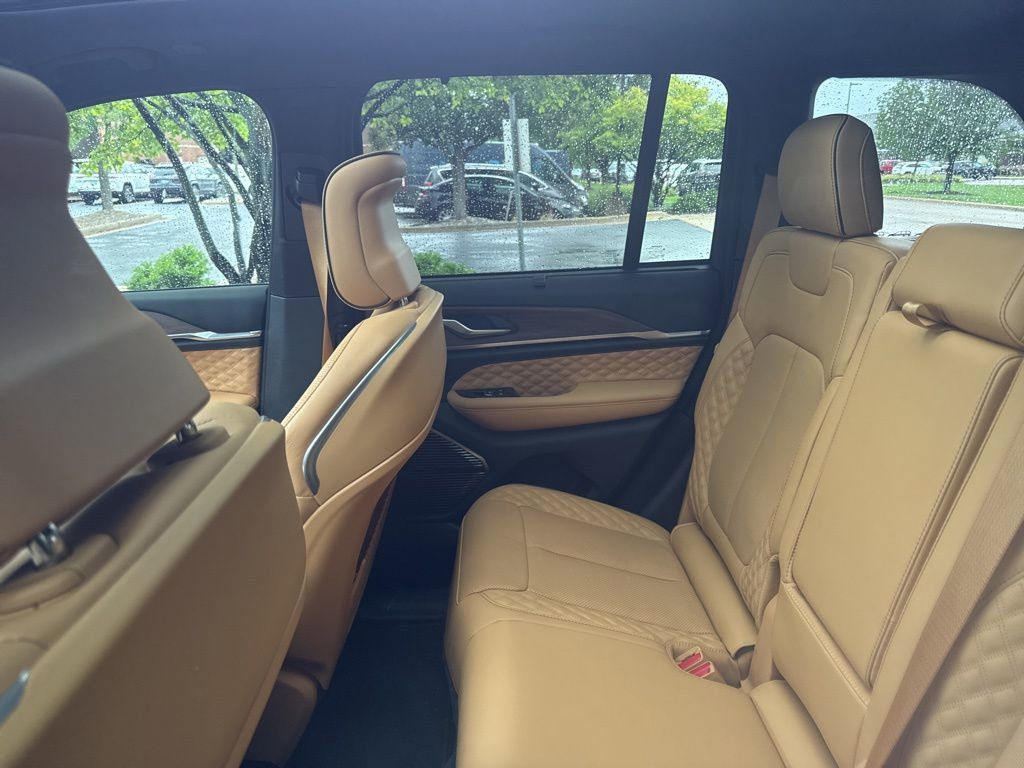 2023 Jeep Grand Cherokee Summit photo 9