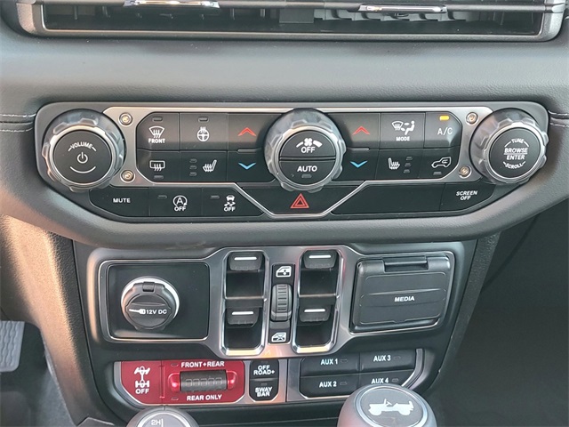 2025 Jeep Wrangler Rubicon photo 16