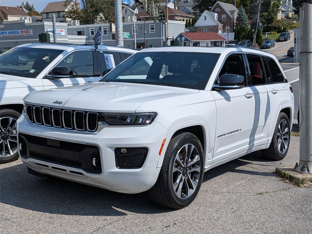 2022 Jeep Grand Cherokee Overland's photo