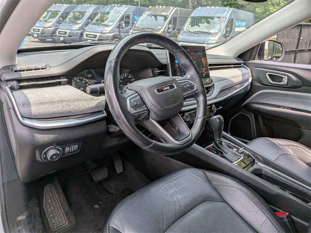 2022 Jeep Compass Latitude Lux photo 11