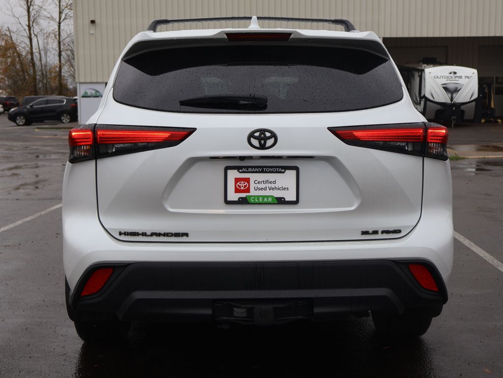 2022 Toyota Highlander XLE photo 3