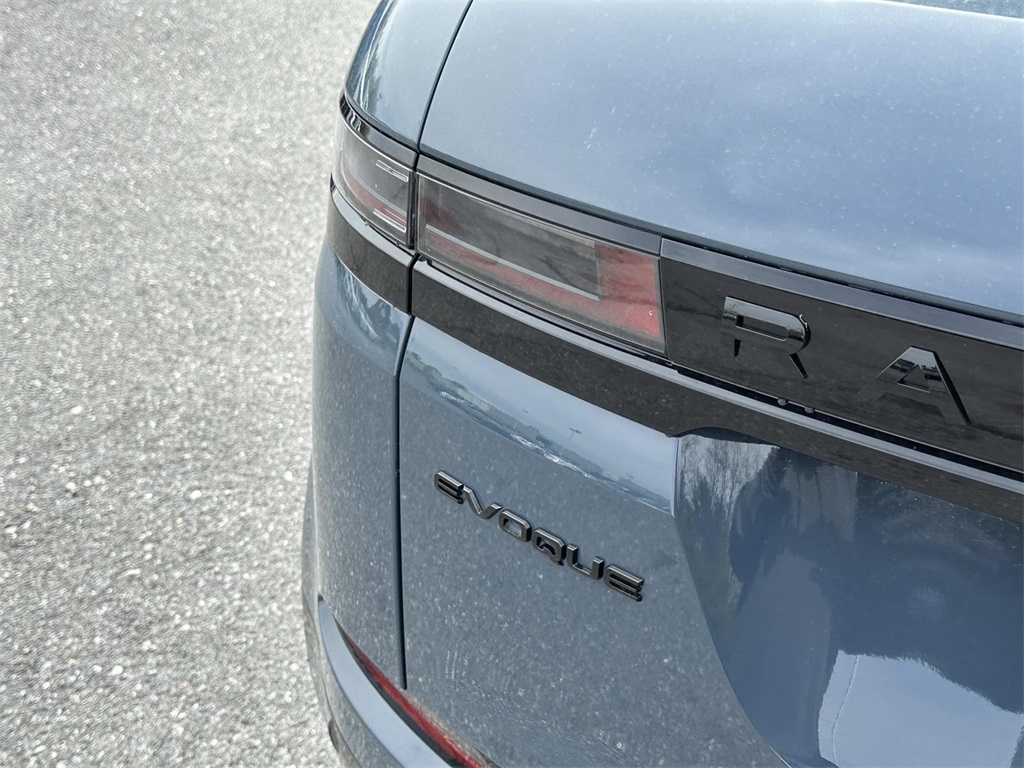 2026 Land Rover Range Rover Evoque Dynamic SE photo 16