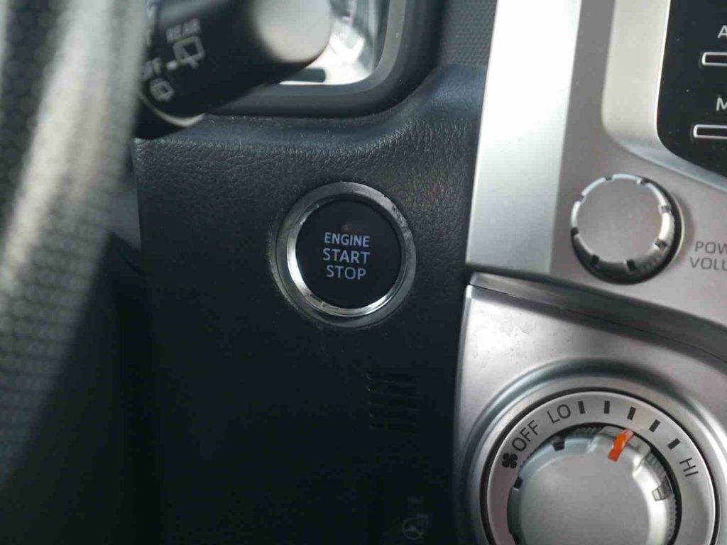 2024 Toyota 4Runner SR5 Premium photo 4