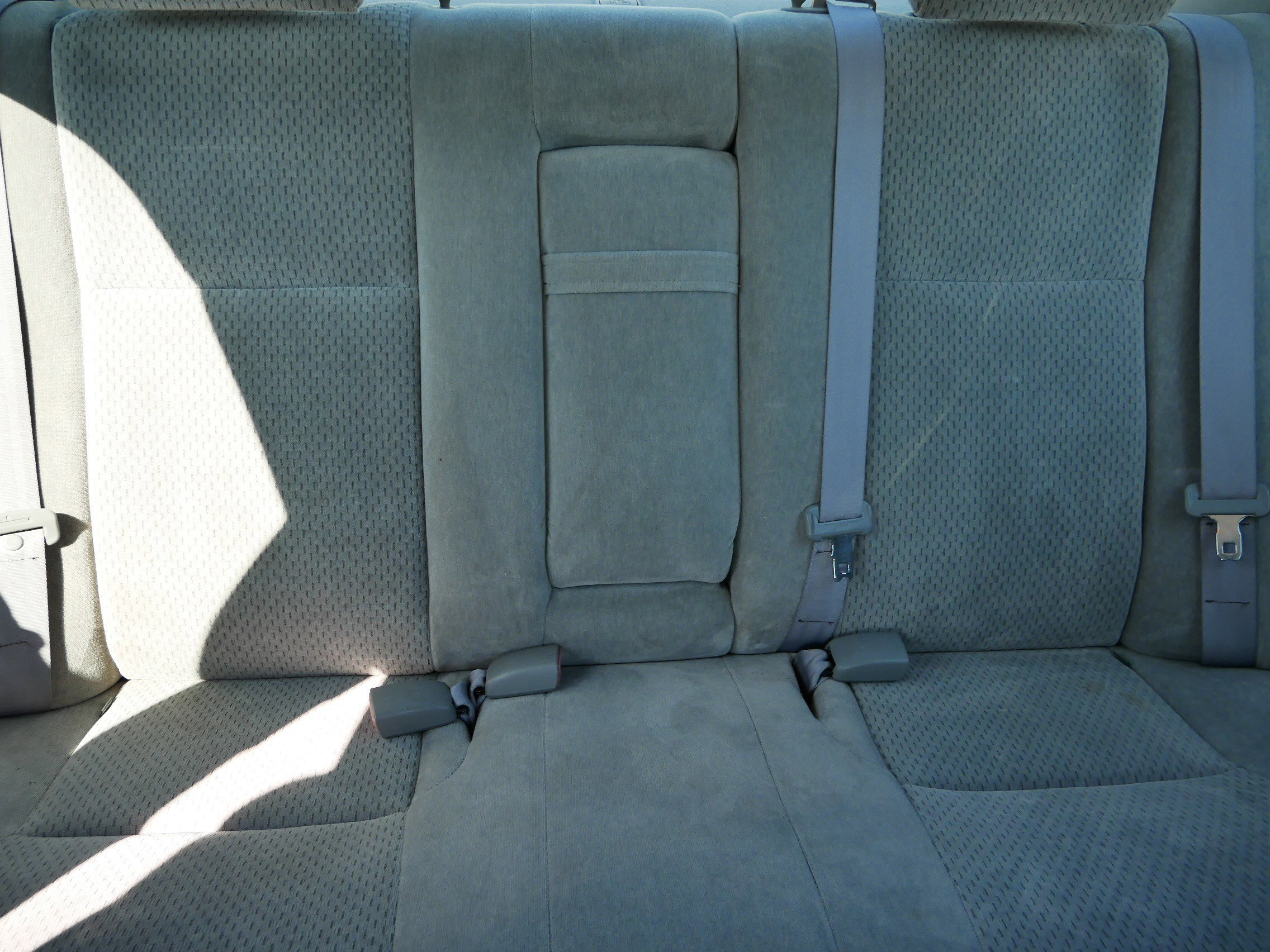 2004 Toyota Camry LE photo 13