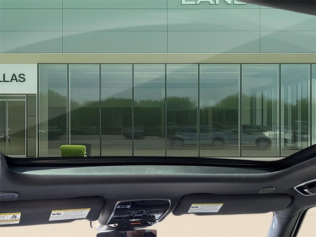 2023 Land Rover Range Rover SE photo 12