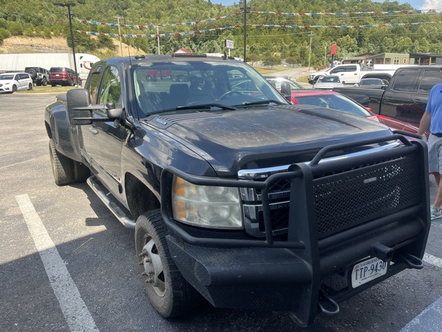 2011 Chevrolet Silverado 3500HD photo 2