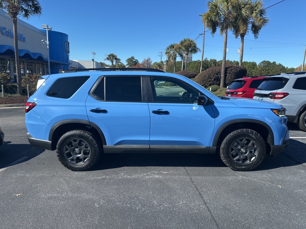 2025 Honda Pilot TrailSport photo 2