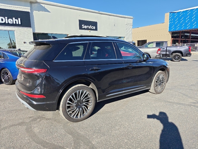 2021 Lincoln Corsair Standard photo 2