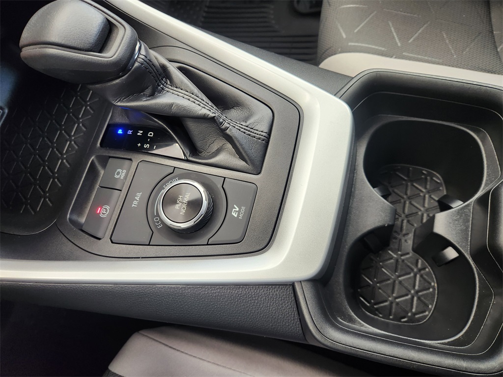 2021 Toyota RAV4 Hybrid XLE photo 13
