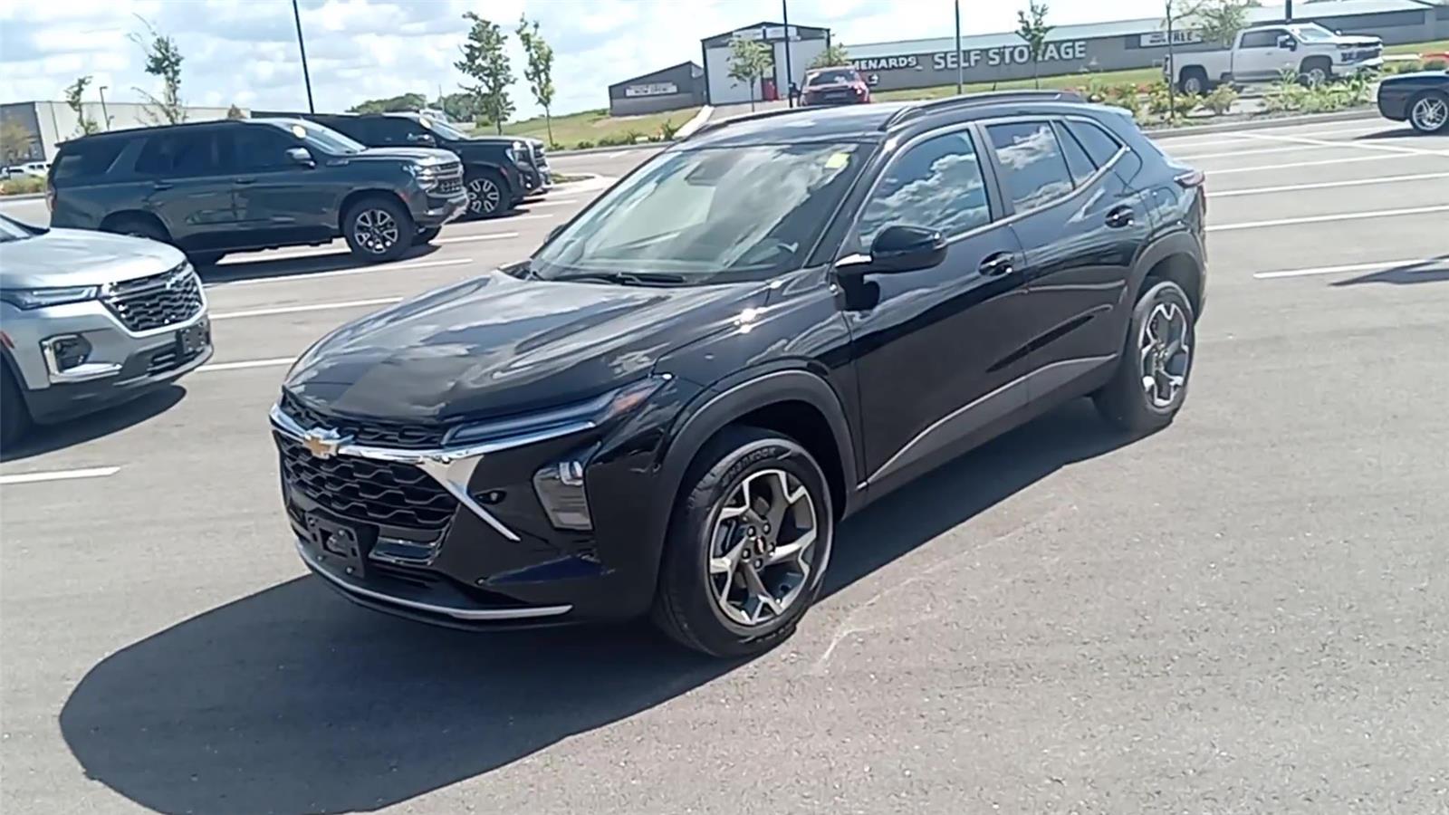 2025 Chevrolet Trax LT photo 3