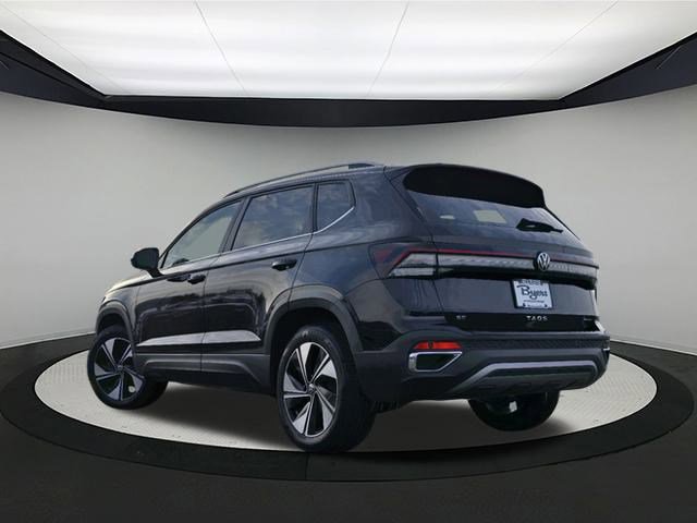 2025 Volkswagen Taos SE photo 2