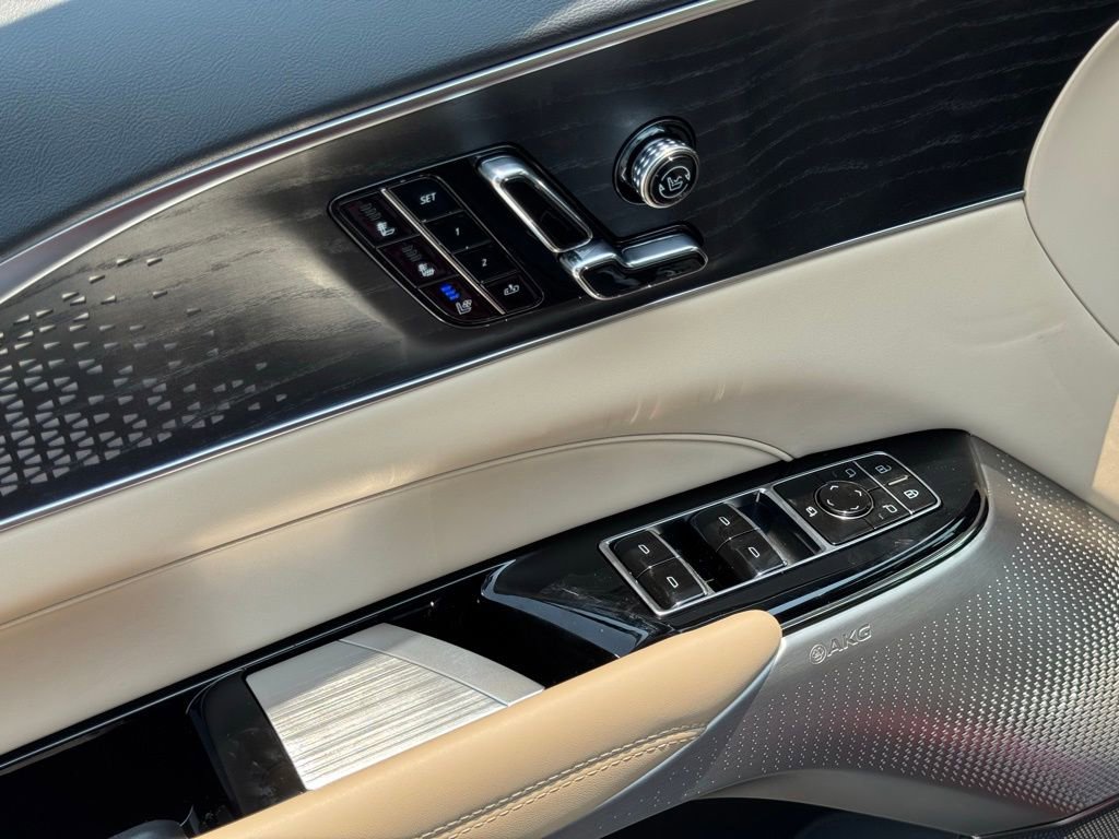 2025 Cadillac Lyriq Luxury photo 19