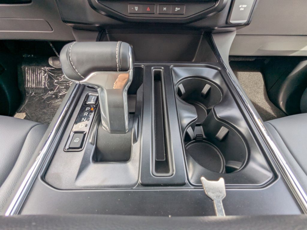 2025 Ford F-150 Lightning photo 18