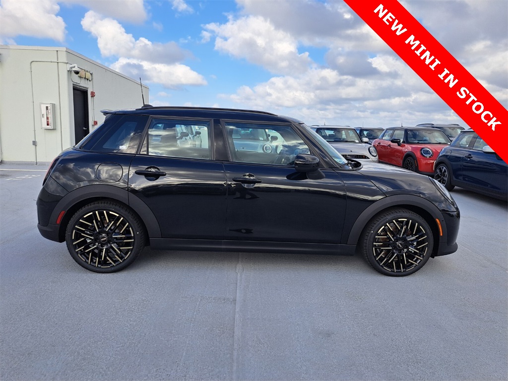 2025 Mini Cooper 4 Door Hardtop Signature photo 2
