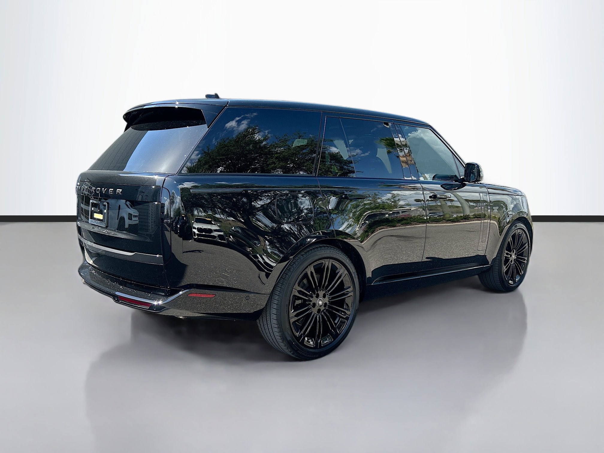 2025 Land Rover Range Rover SE photo 2