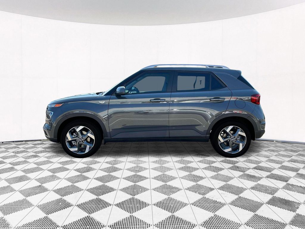 2025 Hyundai Venue SEL photo 2
