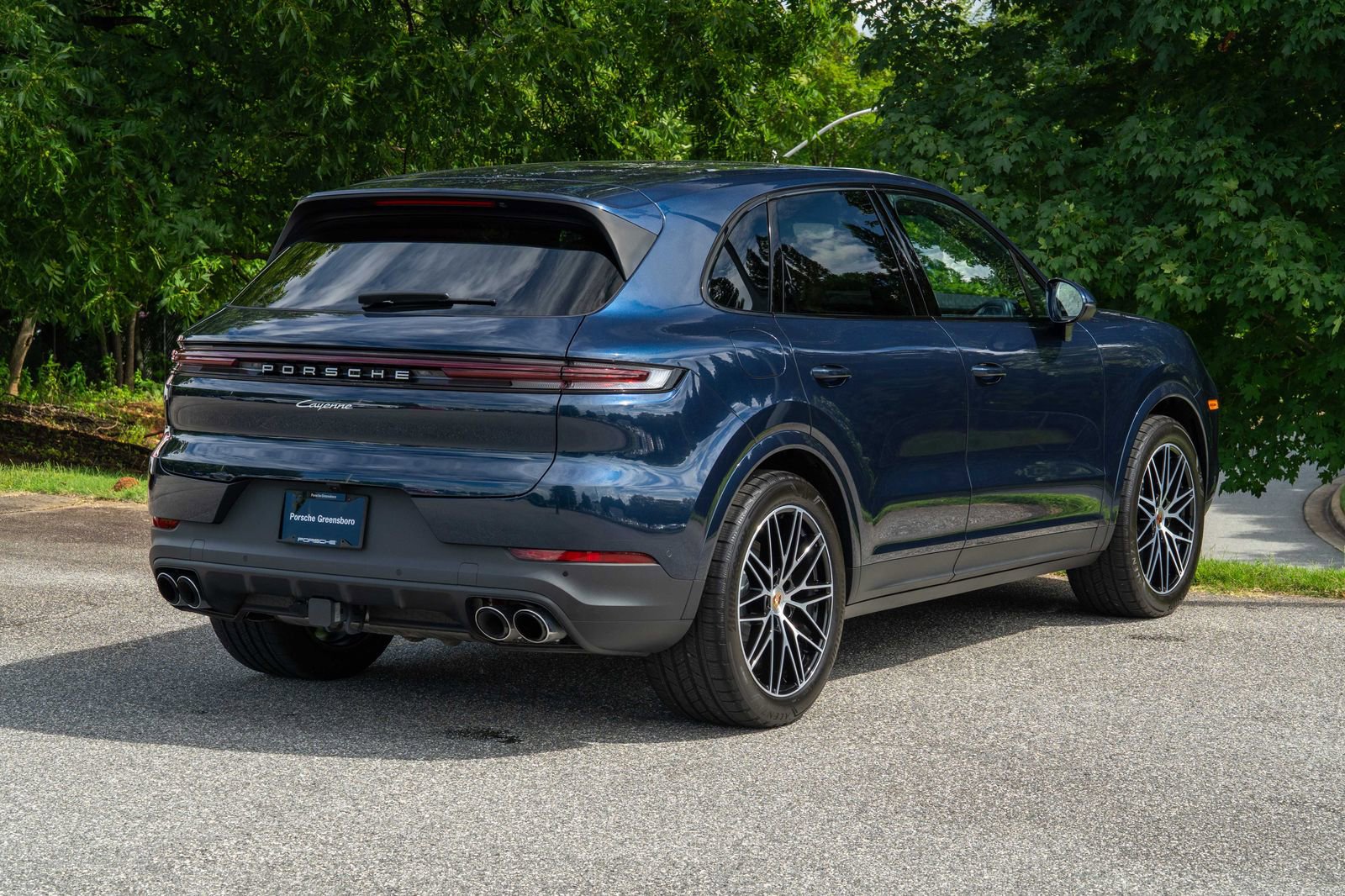2025 Porsche Cayenne Base photo 7